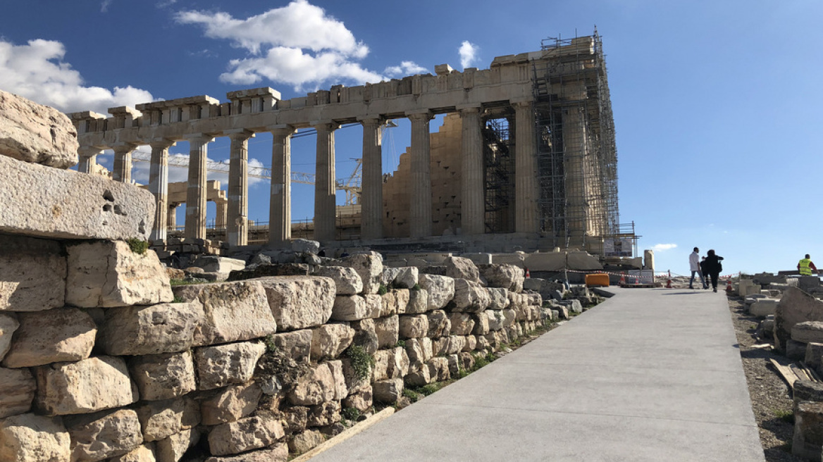 Και νέα ανακοίνωση από Μενδώνη για το «τσιμέντο στην Ακρόπολη» - Απάντηση και από Κορρέ