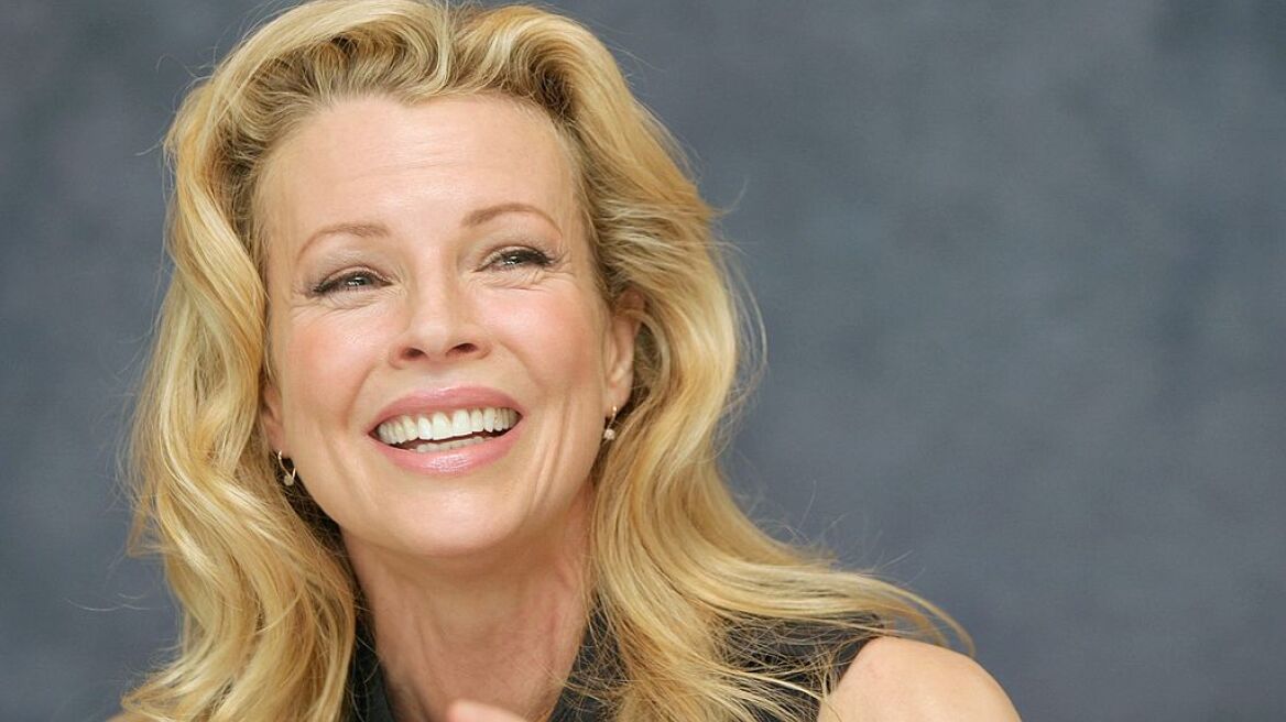 Η Kim Basinger πρωταγωνιστεί στη χριστουγεννιάτικη καμπάνια της Miu Miu