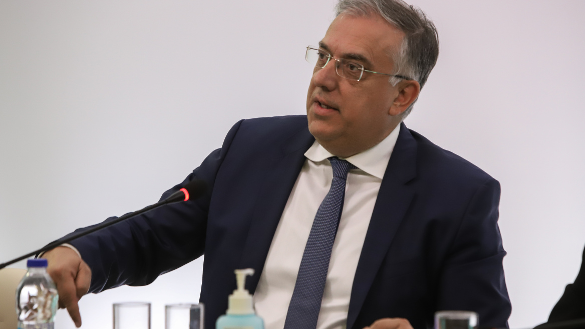 Θεοδωρικάκος: Έρχεται νόμος για έκτακτες προσλήψεις λόγω κορωνοϊού σε δήμους και περιφέρειες