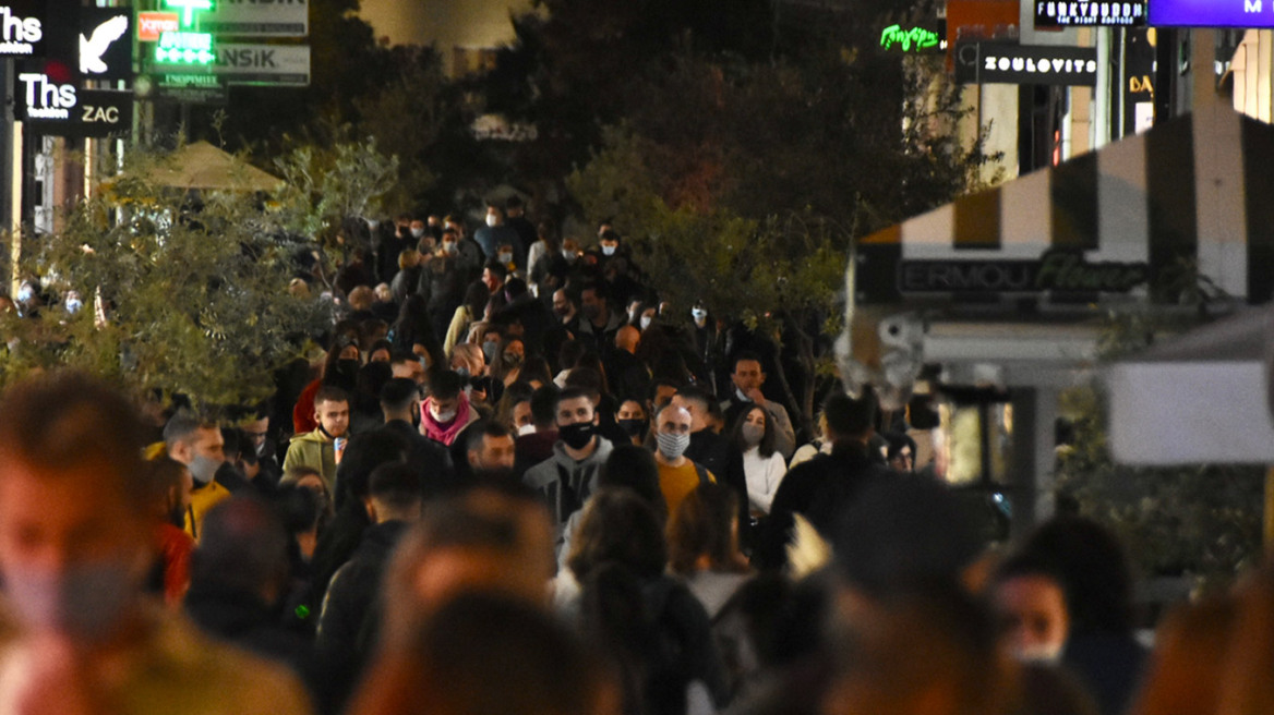 Ουρές στα μαγαζιά και μποτιλιάρισμα στους δρόμους λίγες ώρες πριν από το lockdown