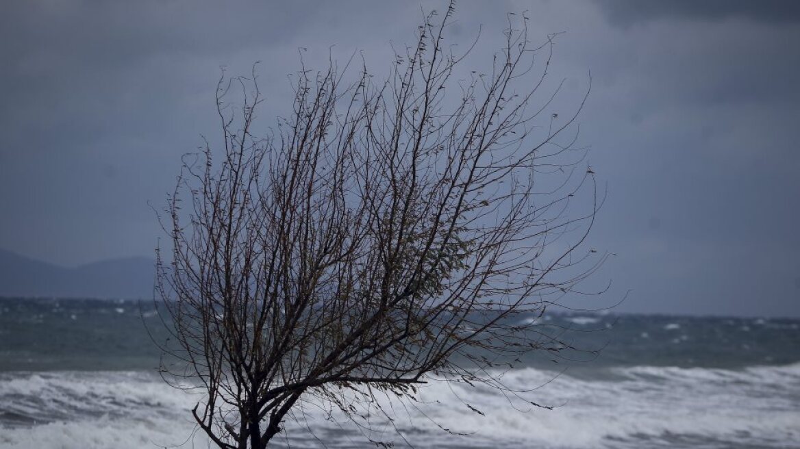 Συνεχίζεται η κακοκαιρία - Βροχές και θυελλώδεις άνεμοι και το Σάββατο