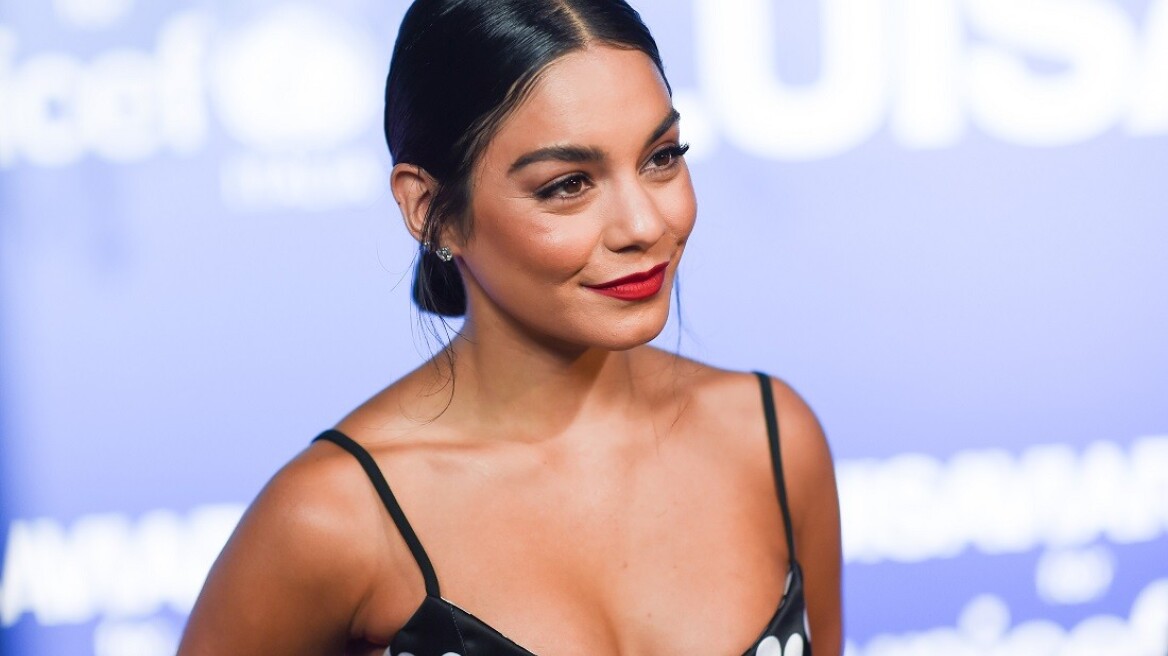 Η Vanessa Hudgens ανεβάζει τη θερμοκρασία στα ύψη με throwback φωτογραφίες από τις καλοκαιρινές της διακοπές