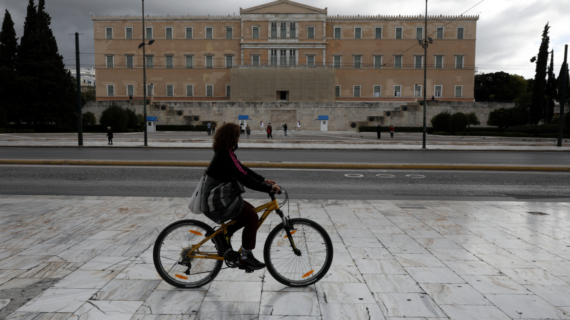 Δερμιτζάκης για κορωνοϊό (ΘΕΜΑ 104,6): Γιατί δεν πρέπει να πάμε σε λογική «ακορντεόν» για το lockdown