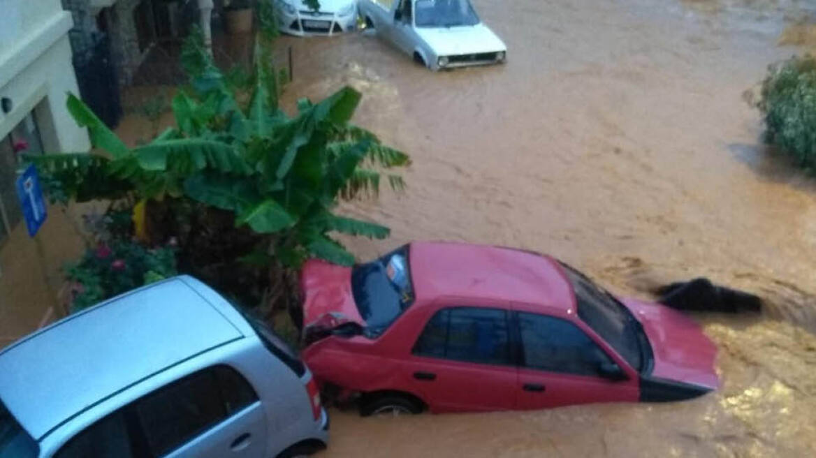 Κακοκαιρία στην Κρήτη: Απεγκλωβίστηκαν τρία παιδιά -  Η έντονη βροχή δυσκολεύει μέχρι και τους διασώστες!