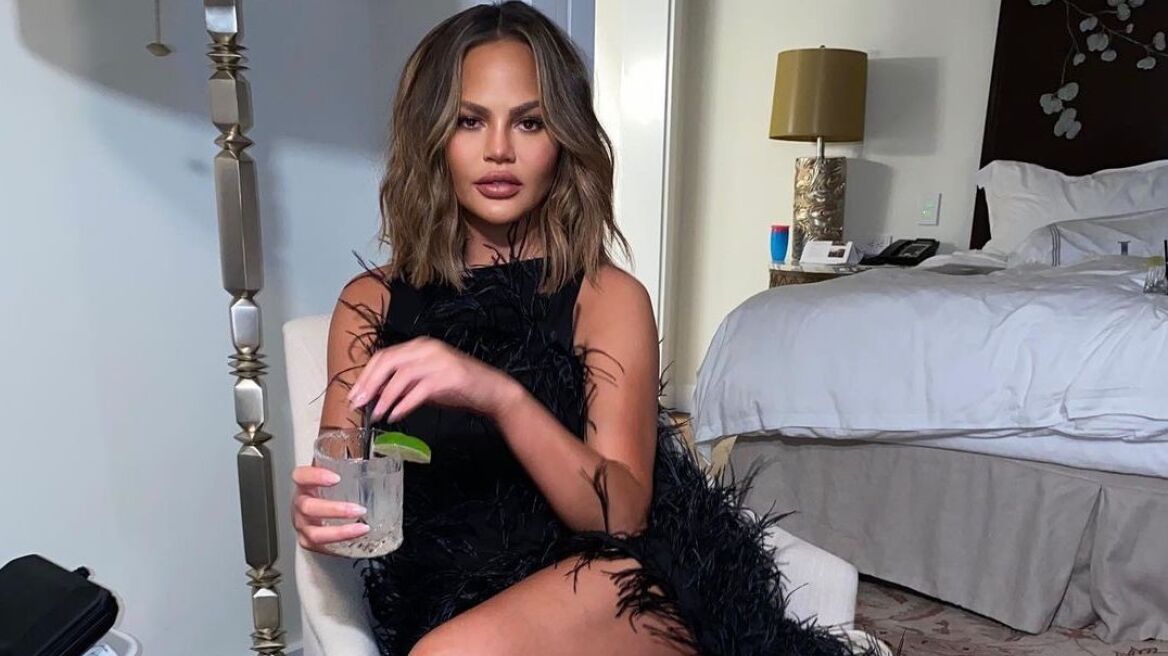 Η Chrissy Teigen δημοσίευσε βίντεο με τις στάχτες του αδικοχαμένου γιου της