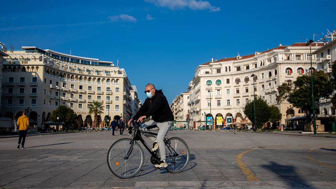 Κορωνοϊός: Τεράστια η διασπορά στη Θεσσαλονίκη, επιθετική αύξηση στην Αττική - Πού βρισκόμαστε με τις ΜΕΘ