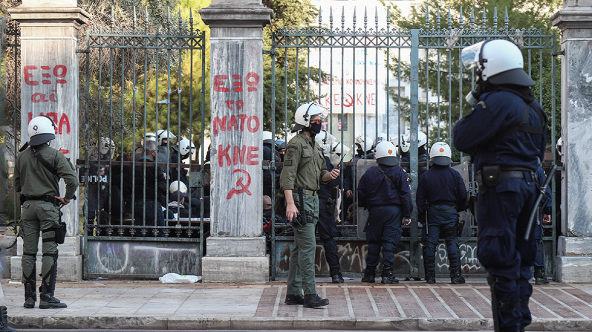 Πολυτεχνείο - Απαγόρευση συγκέντρωσης: Στα όρια της κοινωνικής πρόκλησης το κείμενο των «τριών»