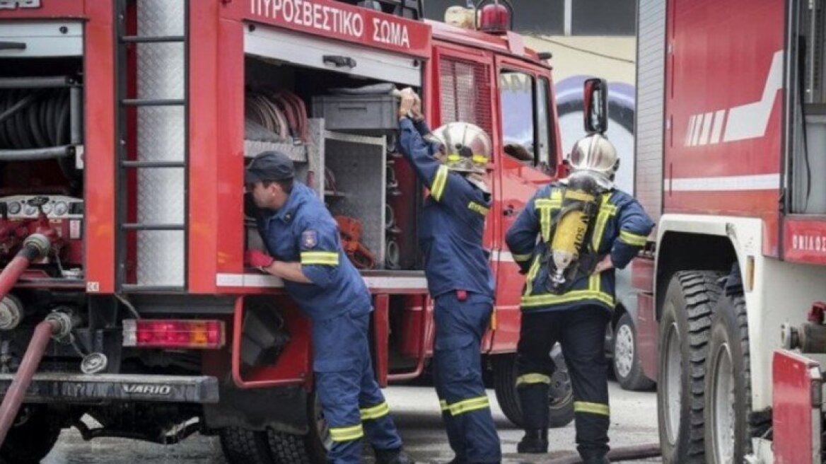 Φωτιά στη δομή φιλοξενίας μεταναστών στο Βοτανικό - Ένας τραυματίας