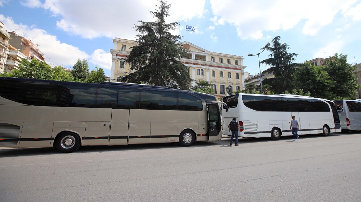 Αφορολόγητες και ακατάσχετες οι αποζημιώσεις σε τουριστικά λεωφορεία και καταλύματα