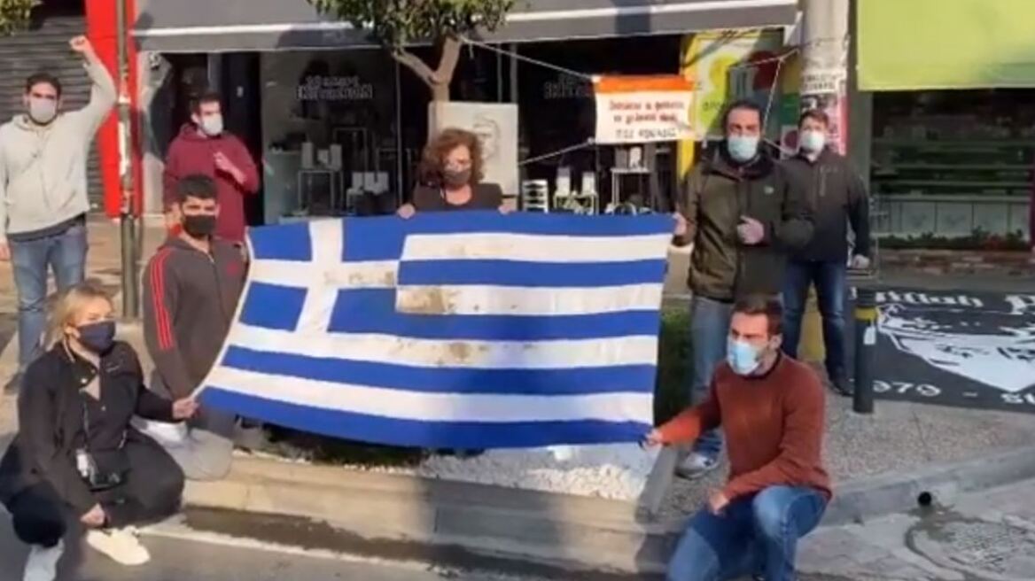 Στα «μαχαίρια» η ΠΑΣΠ για την αιμοτοβαμμένη σημαία του Πολυτεχνείου 