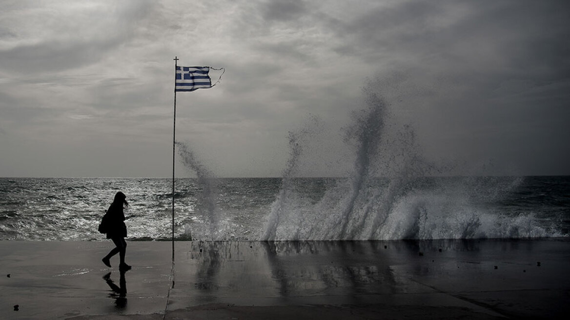 Καιρός: Καταιγίδες σε Κυκλάδες και Δωδεκάνησα, ισχυρά φαινόμενα στην Κρήτη - Νέοι χάρτες