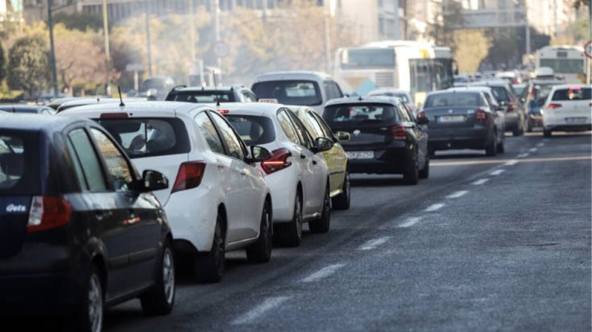 Τροχαίο ατύχημα με μηχανή της ΔΙΑΣ στη Βασιλίσσης Σοφίας - Δύο αστυνομικοί τραυματίες