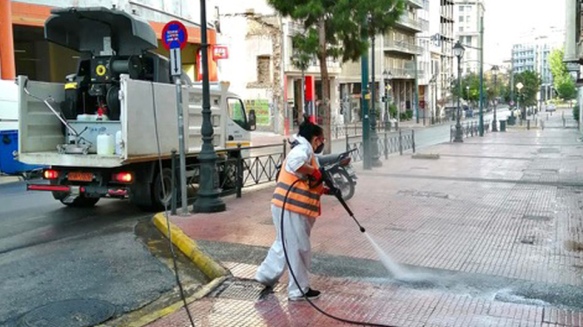 Δήμος Αθηναίων: Μεγάλη δράση καθαρισμού - απολύμανσης περιμετρικά της Ομόνοιας