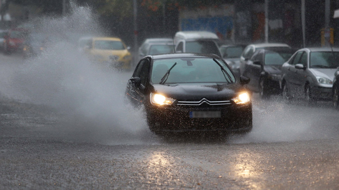 Καιρός: Κακοκαιρία με καταιγίδες, χιόνια, κρύο και ανέμους - Νέοι χάρτες, βίντεο