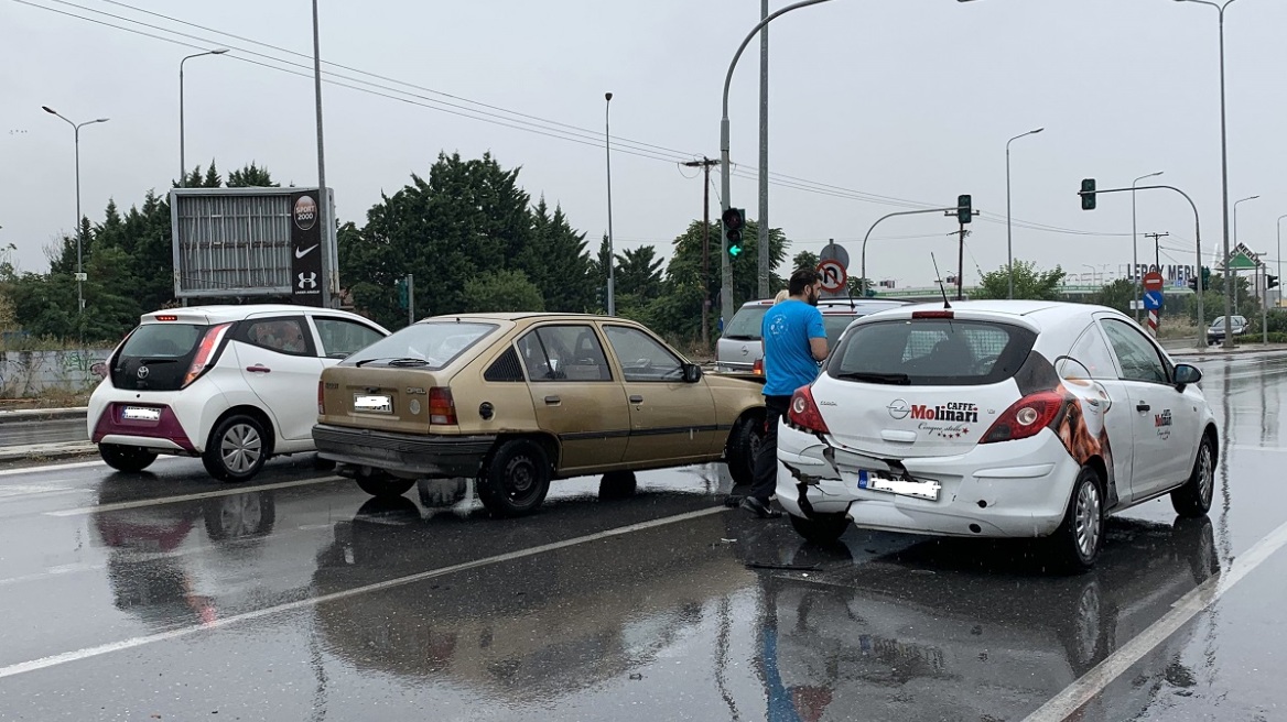 Θεσσαλονίκη: Καραμπόλα 11 αυτοκινήτων στην αερογέφυρα της Βούλγαρη