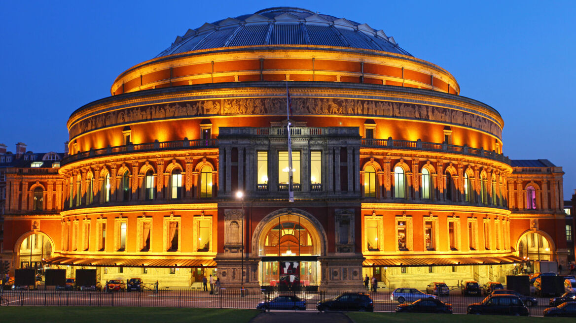 Royal Albert Hall: Γιορτάζει τα 150 χρόνια του με Έρικ Κλάπτον, Πάτι Σμιθ και μία δόση Τζέιμς Μποντ