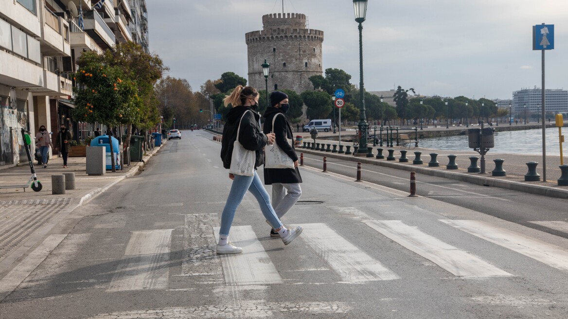 Κορωνοϊός - Πρόβλεψη Σαρηγιάννη: Στο «κόκκινο» η Θεσσαλονίκη μέχρι 31 Δεκεμβρίου - Πόσα θα είναι τα κρούσματα στη χώρα