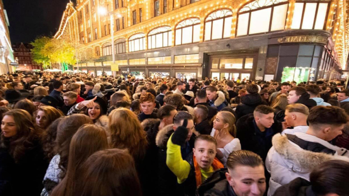 Λονδίνο: O απόλυτος πανικός έξω από το Harrods - Εκατοντάδες προσπαθούν να μπουν