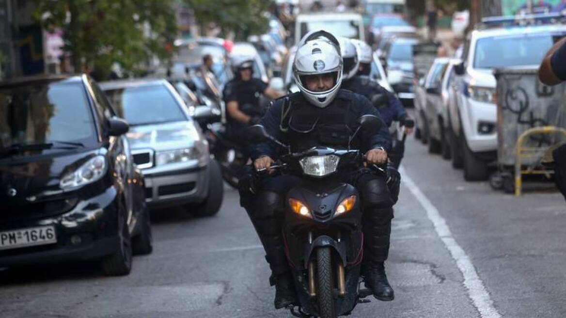 Συναγερμός στην Παιανία: Ηλικιωμένη πυροβόλησε στον αέρα και μετά ταμπουρώθηκε σπίτι της