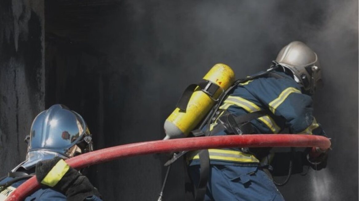 Σε κινητοποίηση όλος ο Μηχανισμός Πολιτικής Προστασίας της Περιφέρειας για την αντιμετώπιση της φωτιάς στο Μοσχάτο