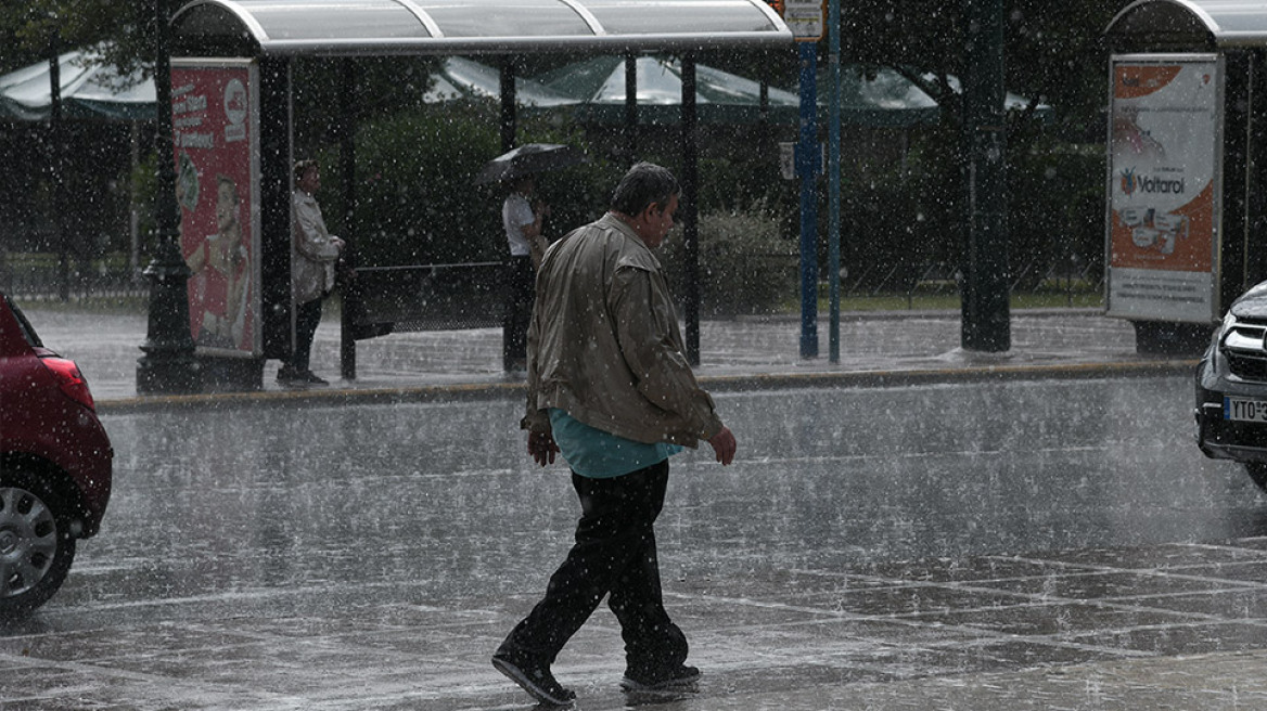 Καιρός - Καιρός στην Αθήνα: Καταιγίδα με κίνηση στους δρόμους - Πού βρέχει στη χώρα 