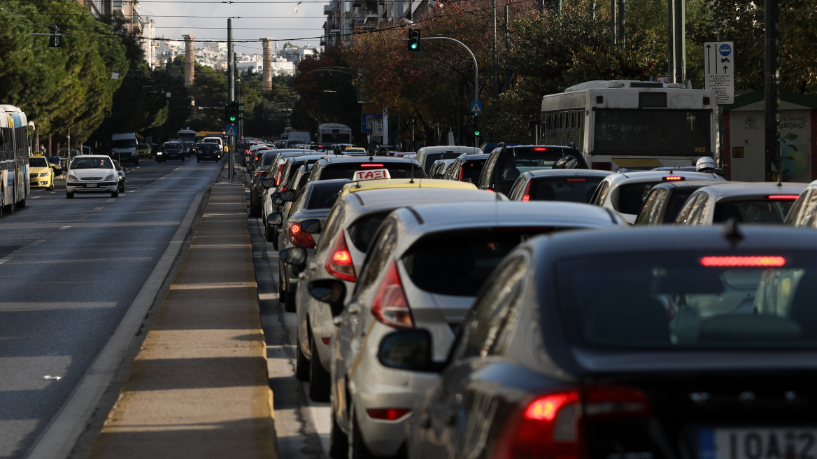 Κίνηση στους δρόμους: Που υπάρχει μποτιλιάρισμα παρά το lockown - Δείτε Live