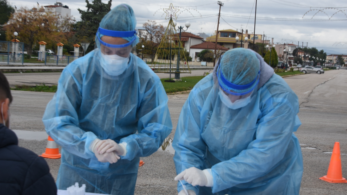 Θεσσαλονίκη: Προπηλάκισαν κλιμάκιο του ΕΟΔΥ που έκανε rapid tests στη Νικόπολη