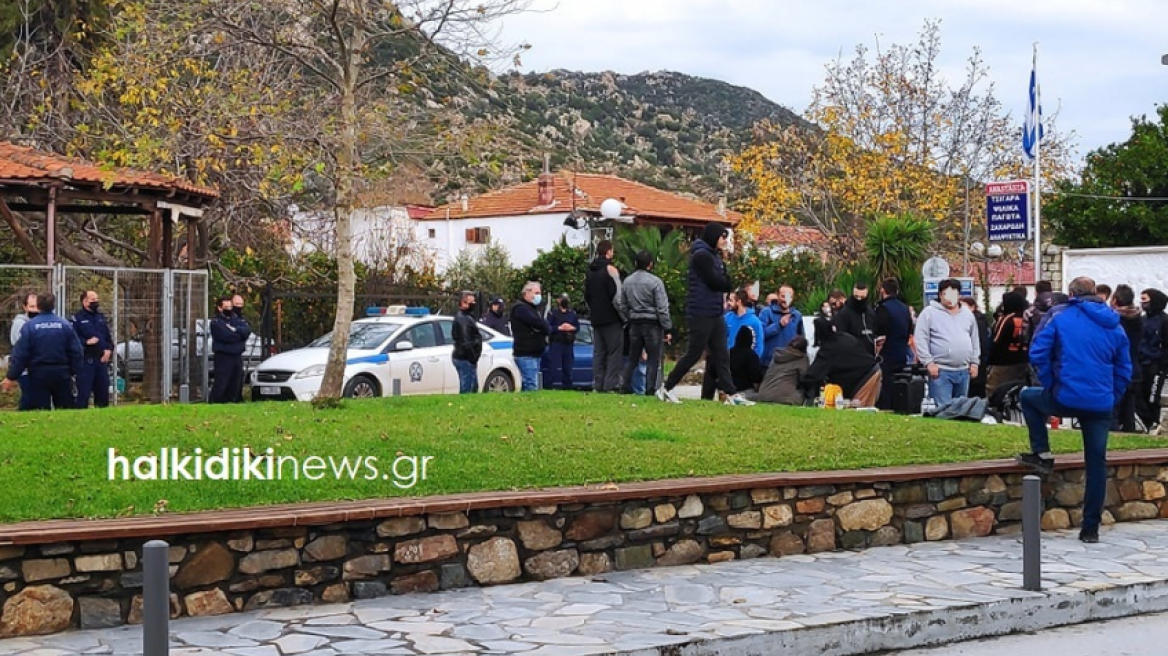 Επεισόδια στη Συκιά Χαλκιδικής από αρνητές της μάσκας και του εμβολιασμού κατά του κορωνοϊού