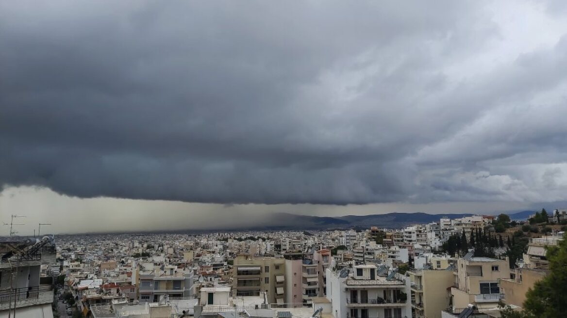 Καιρός: Συννεφιά και ασθενείς βροχές στα ανατολικά