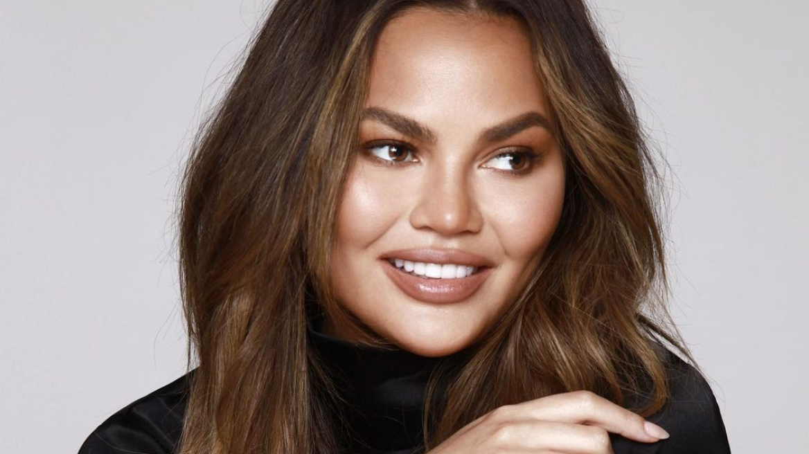 Η Chrissy Teigen άλλαξε το look στα μαλλιά της για δεύτερη φορά μέσα σε λίγες μέρες