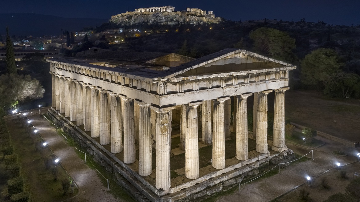 Φωταγωγήθηκαν ο ναός του Ηφαίστου και το μνημείο του Φιλοπάππου - Βίντεο και φωτογραφίες