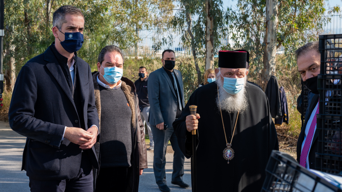 Δήμος Αθηναίων: Τρόφιμα, γλυκά και παιχνίδια μοιράστηκαν σε χιλιάδες οικογένειες