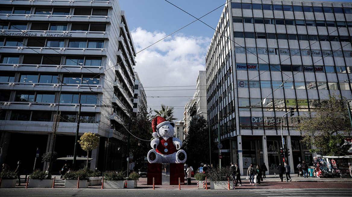 Κορωνοϊός:  Χριστούγεννα χωρίς κάλαντα, με μεσημεριανό ρεβεγιόν και έξοδο μέχρι τις 10 το βράδυ