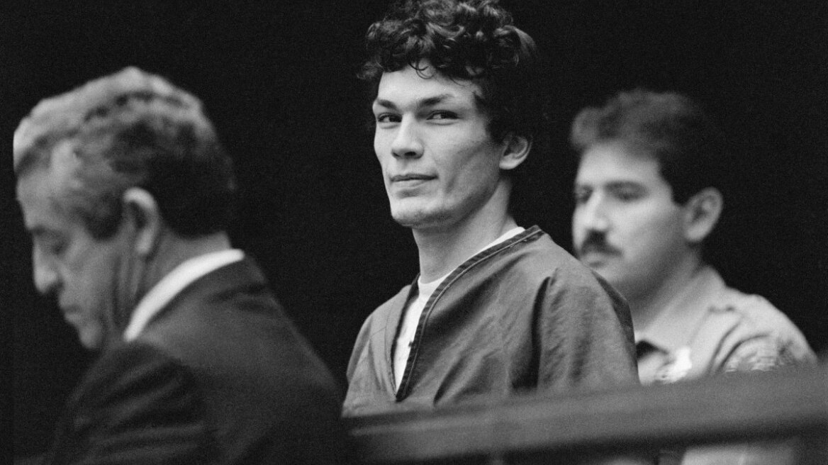 Στο Netflix η ανατριχιαστική ιστορία του serial killer Richard Ramirez