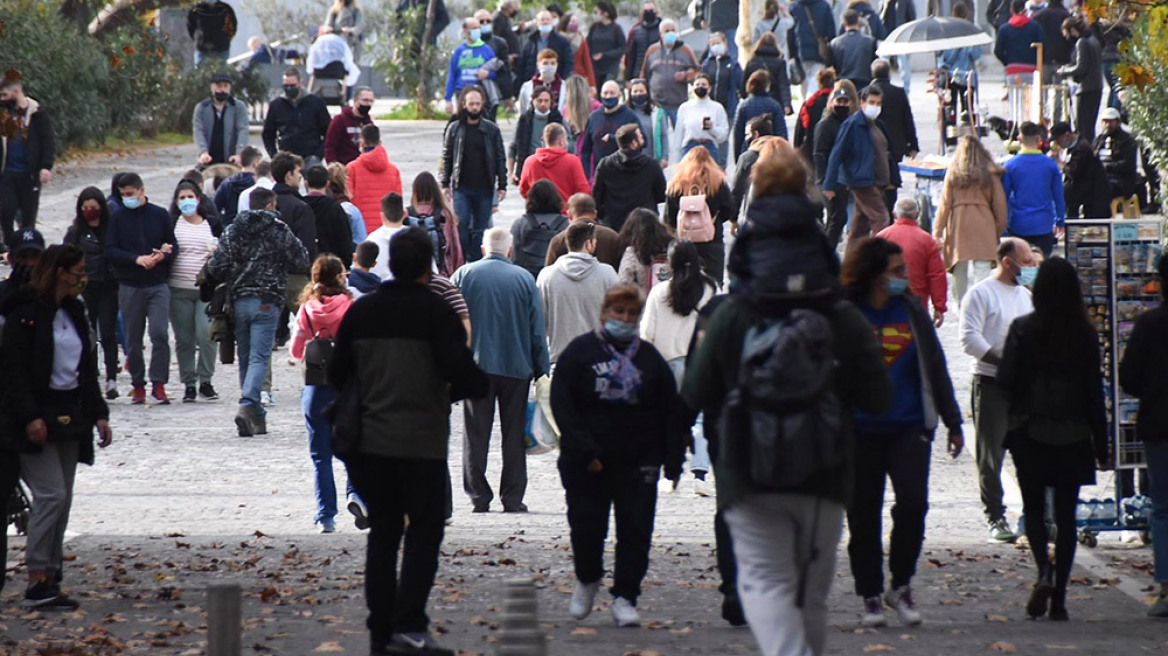 Πλήθος κόσμου ξεχύθηκε στους δρόμους - Φωτογραφίες