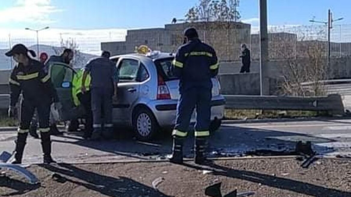 Αγρίνιο: Σφοδρή σύγκρουση ασθενοφόρου με ΙΧ - Δυο τραυματίες