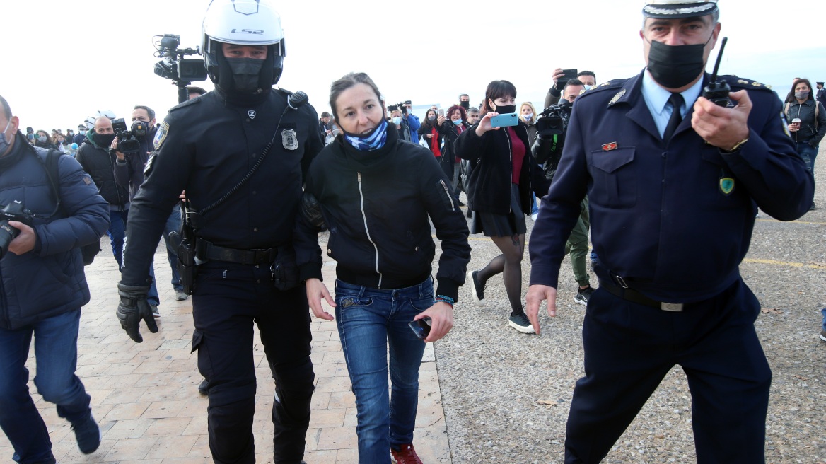 Θεσσαλονίκη: Μία σύλληψη και δέκα πρόστιμα για τη ρίψη του Σταυρού στον Θερμαϊκό