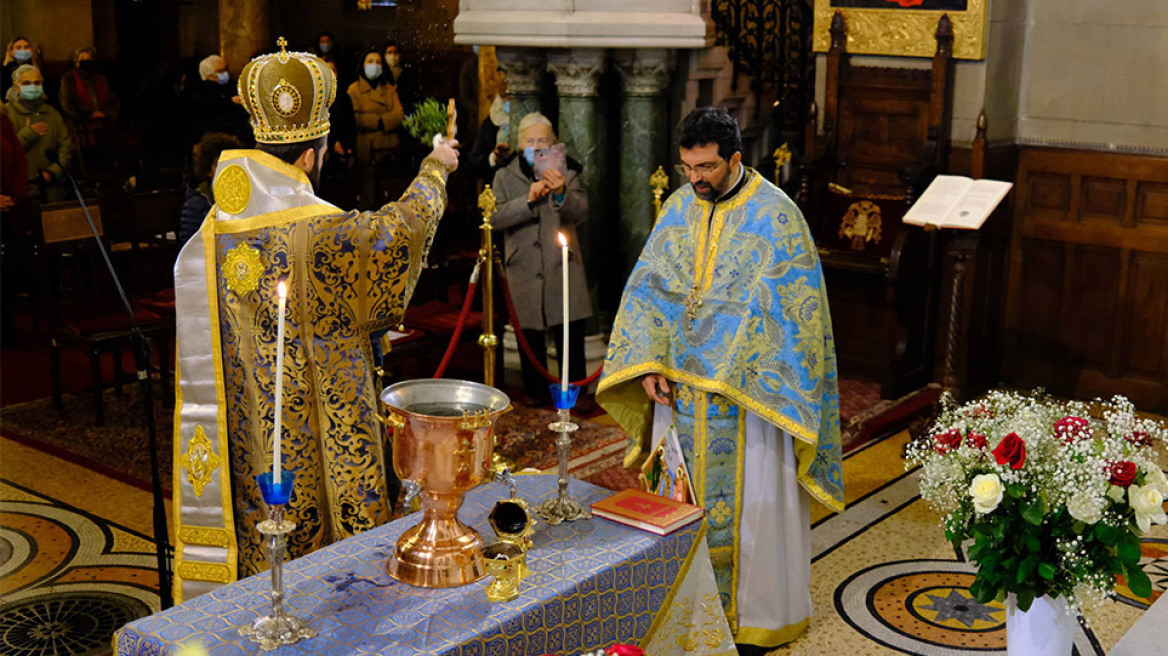 Φωτογραφίες: Πώς γιόρτασαν τα Θεοφάνια οι Έλληνες στο Παρίσι