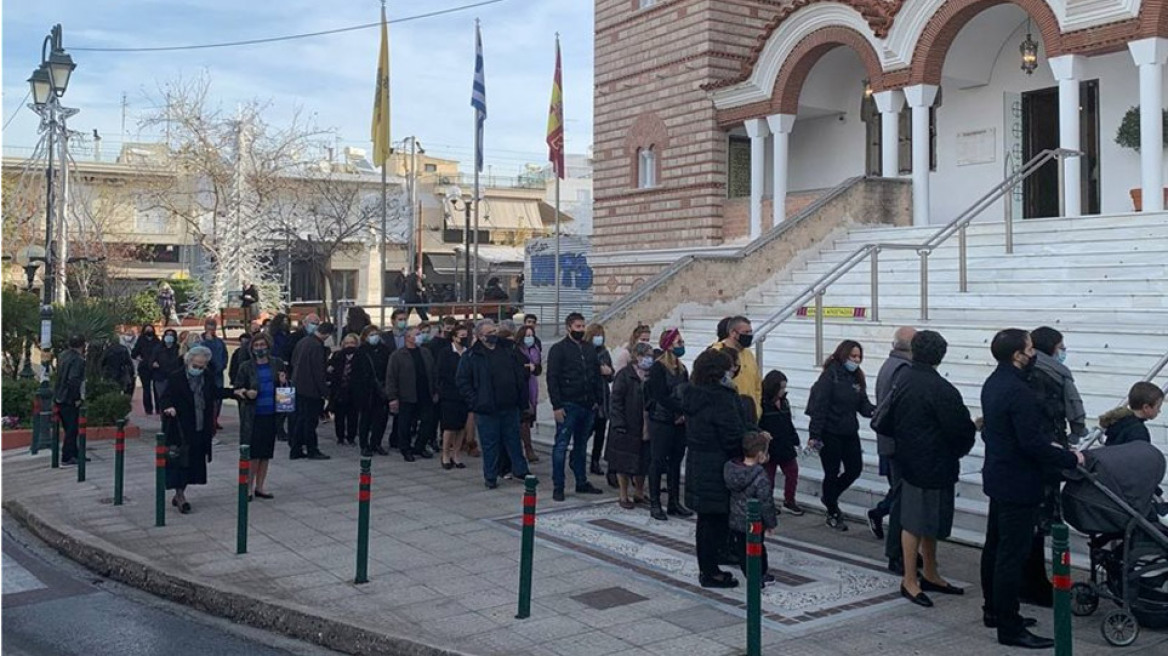 Φώτα: Κραυγή αγωνίας από τους επιστήμονες για τα «ιερά παρατράγουδα»