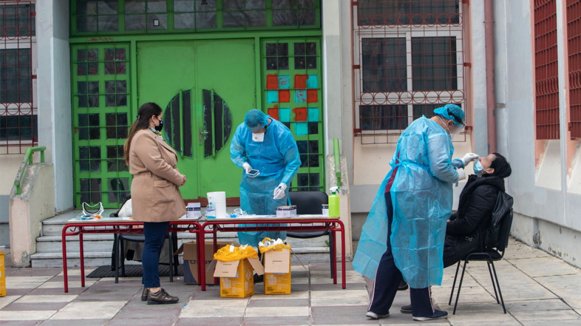 Σχολεία: Προετοιμασίες για το άνοιγμα - Rapid test σε εκπαιδευτικούς της Καλαμαριάς