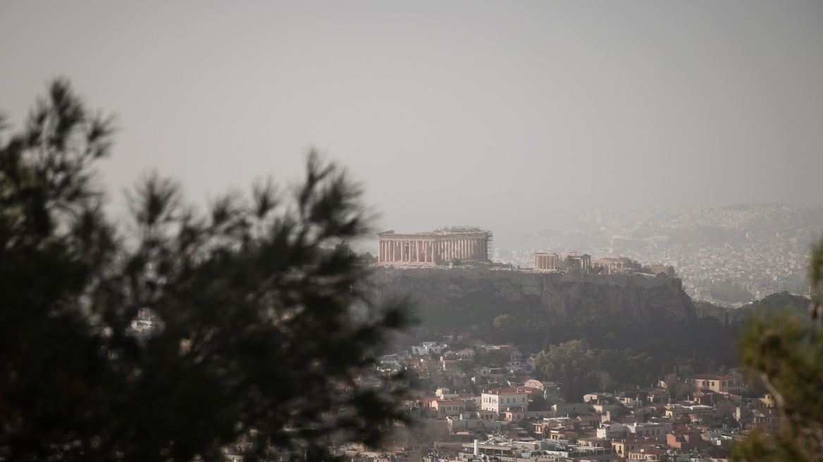 Meteo: Ισχυρές λασποβροχές και σκόνη σήμερα λόγω βαρομετρικού χαμηλού από τη Λιβύη