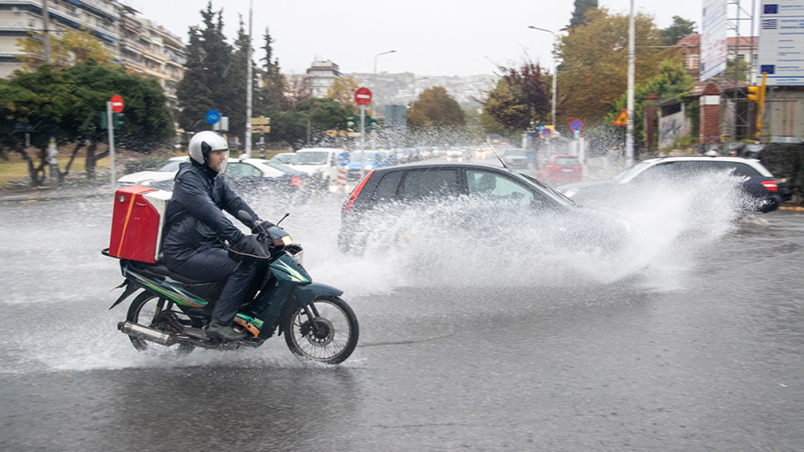 Καιρός: Κακοκαιρία με καταιγίδες, χαλάζι και πτώση της θερμοκρασίας - Νέοι χάρτες και βίντεο 