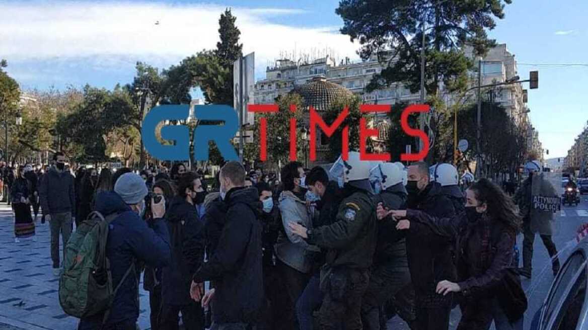 Μικροεπεισόδια στα φοιτητικά συλλαλητήρια σε Θεσσαλονίκη και Πάτρα