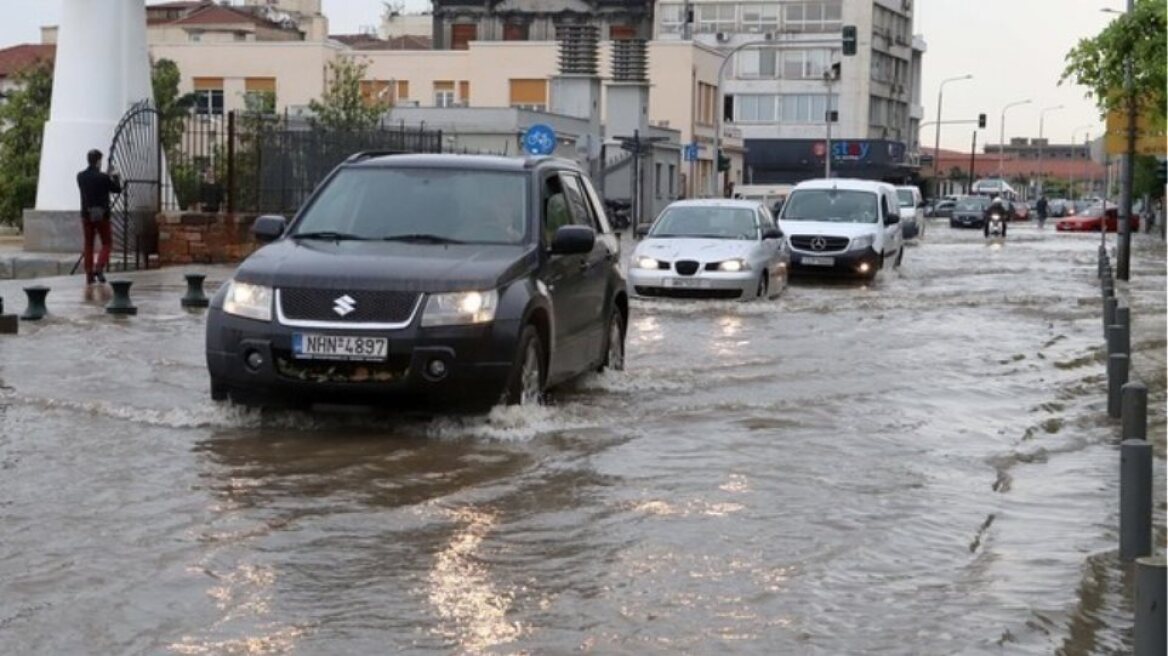 Ροδόπη: Άνθρωποι εγκατέλειψαν τις οικίες τους - Χάθηκαν περιουσίες στις πλημμύρες