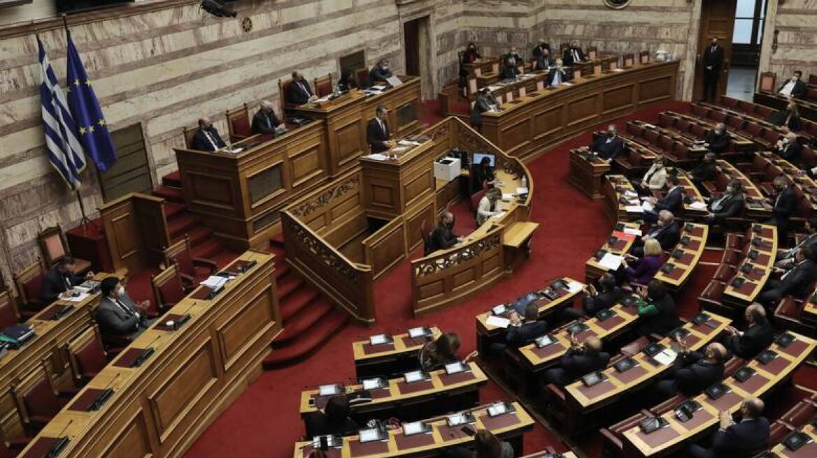 Ψηφίζεται το νομοσχέδιο για την επέκταση των χωρικών υδάτων στο Ιόνιο - Ομιλίες Μητσοτάκη - Τσίπρα 