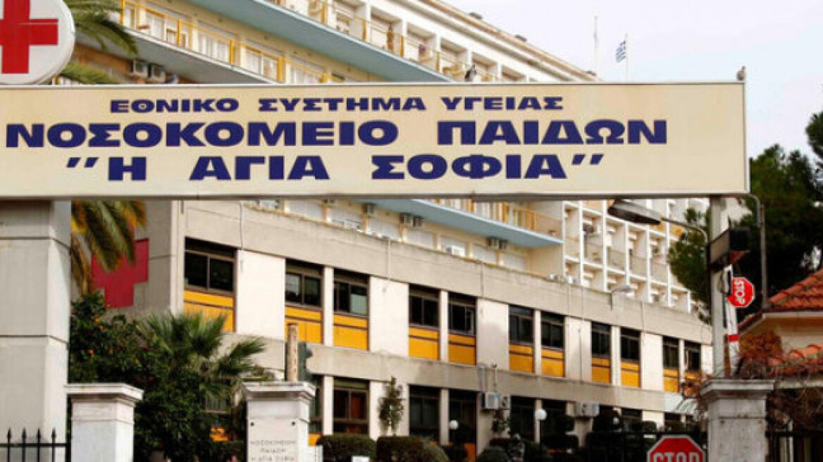 Οι γιατροί του Παίδων παίζουν μπάλα με παιδιά του νοσοκομείου - Δείτε συγκινητικό βίντεο