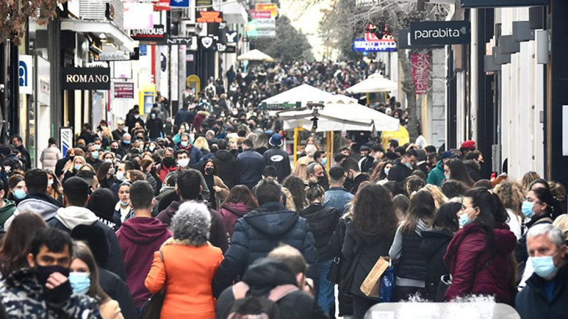 Ανοιχτά καταστήματα: Κίνηση και ουρές σε Αθήνα, Θεσσαλονίκη και Κρήτη - Εικόνες που προβληματίζουν