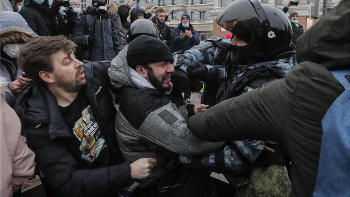 Ρωσία - Ναβάλνι: Πάνω από 3.300 συλλήψεις στις χθεσινές συγκεντρώσεις - Στην εντατική μια διαδηλώτρια