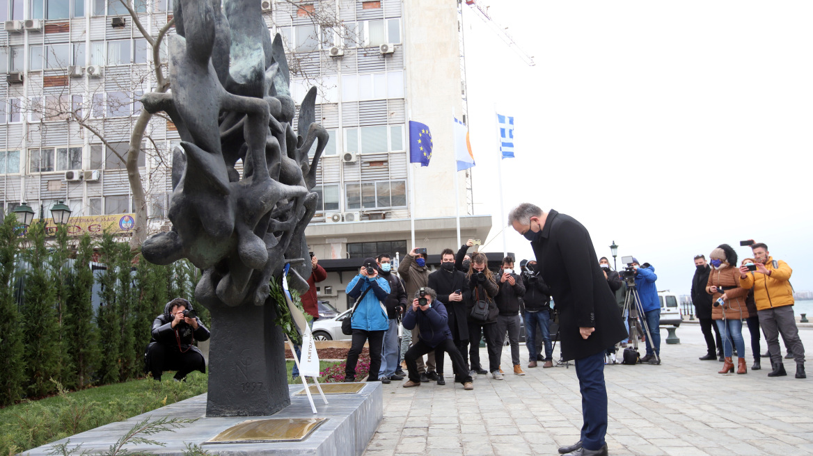 Καλαφάτης: «Ας κρατάμε λοιπόν ζωντανή τη μνήμη των ηρώων μαρτύρων του Ολοκαυτώματος»