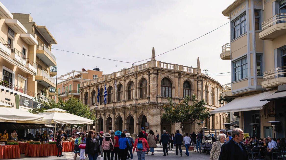 SOS για τον πληθυσμό της Ελλάδας: Χάθηκαν τρεις πόλεις σαν το Ηράκλειο μέσα σε δέκα χρόνια